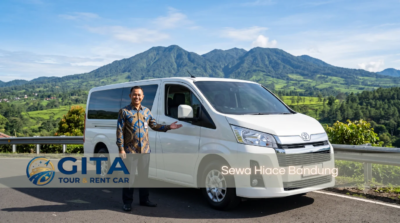 Supir Gita Tour & Rent Car siap melayani rombongan dengan Hiace bersih dan nyaman untuk sewa Hiace Bandung.